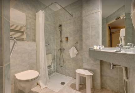 Paris Hotel St Anne Bathroom 2