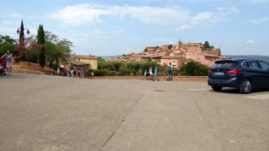 Roussillon Ochre Trail Wheelie Parking-001